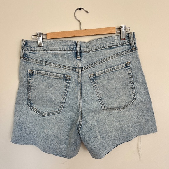 Banana Republic High-Rise 4" Denim Short - Picture 3 of 7